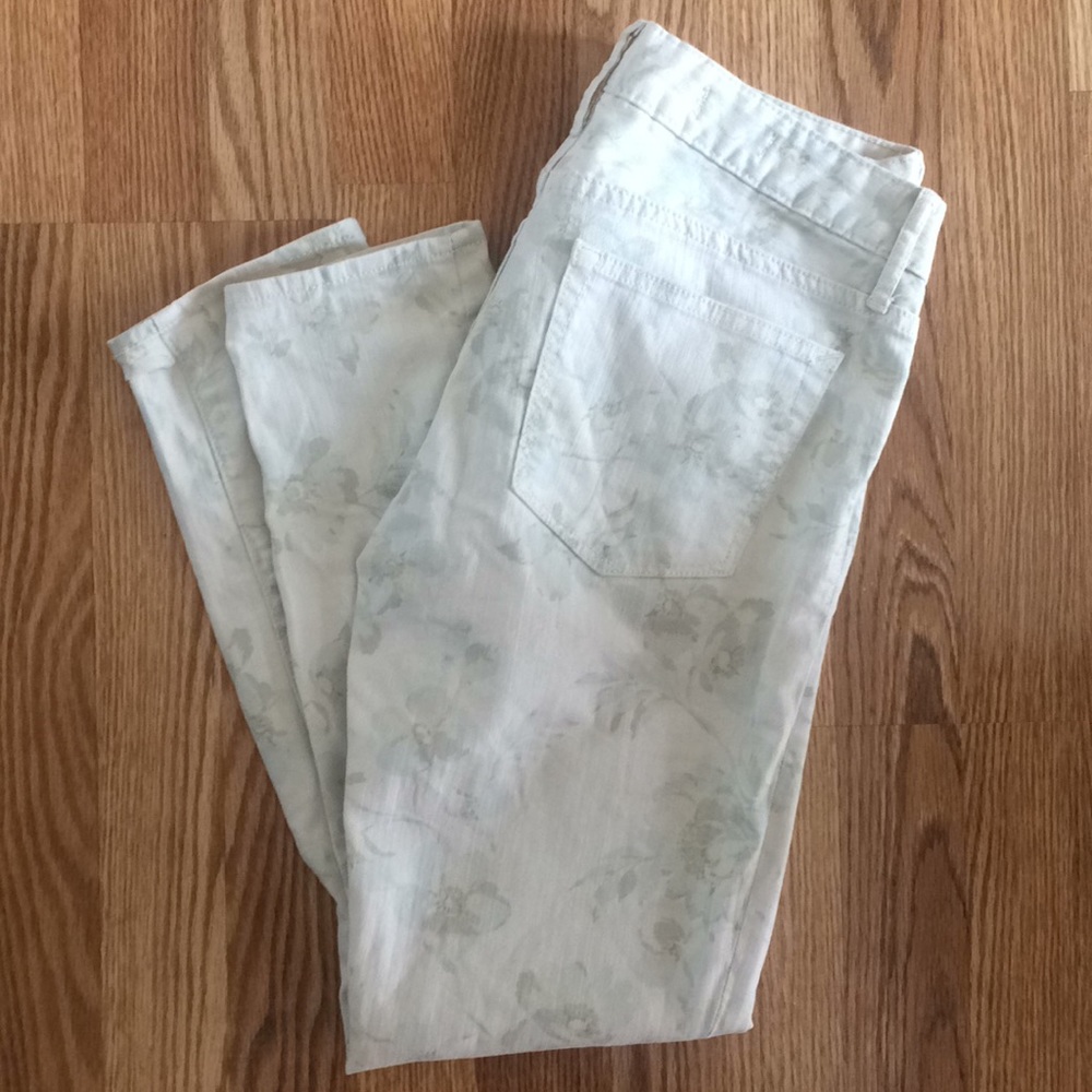 Gap size 6 floral skinny jeans